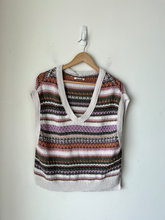 Load image into Gallery viewer, American Eagle Sweater Size Medium

