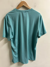 Load image into Gallery viewer, Gymshark Women’s Tee Size Extra Large
