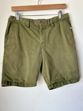 Load image into Gallery viewer, Banana Republic Shorts Size 30

