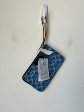 Load image into Gallery viewer, Coach Purse
