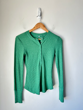 Load image into Gallery viewer, American Eagle Long Sleeve Top Size Extra Small
