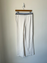 Load image into Gallery viewer, No Boundaries Pants Size Small
