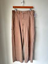 Load image into Gallery viewer, American Eagle Pants Size 3/4 (27)
