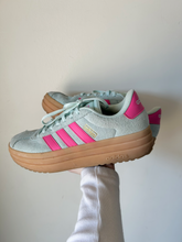 Load image into Gallery viewer, Adidas Womens Athletic Shoes Womens 7.5
