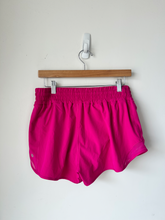 Load image into Gallery viewer, Lululemon Athletic Shorts Size 9/10
