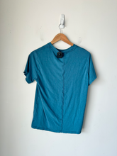 Load image into Gallery viewer, Lululemon Athletic Top Size Medium
