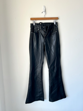 Load image into Gallery viewer, American Eagle Pants Size 3/4 (27)
