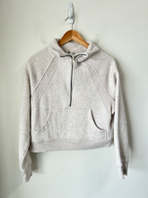 Load image into Gallery viewer, Danskin Sweatshirt Size Medium
