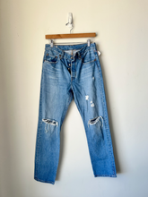 Load image into Gallery viewer, Levi Denim Size 3/4 (27)
