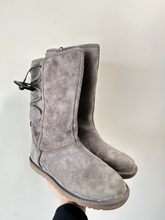 Load image into Gallery viewer, Uggs Boots Womens 7
