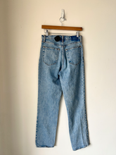 Load image into Gallery viewer, Abercrombie &amp; Fitch Denim Size 3/4 (27)
