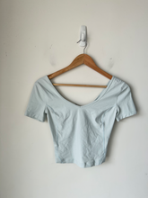 Load image into Gallery viewer, Lululemon Athletic Top Size Small
