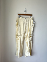 Load image into Gallery viewer, Vanilla Star Pants Size Large
