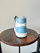 Load image into Gallery viewer, Jordan Womens Athletic Shoes Womens 8
