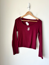 Load image into Gallery viewer, Aeropostale Long Sleeve T-Shirt Size Large

