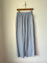 Load image into Gallery viewer, Victoria's Secret Pants Size Extra Small
