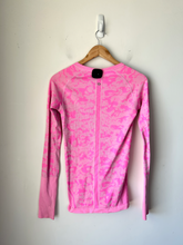 Load image into Gallery viewer, Lululemon Athletic Top Size Small

