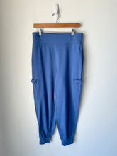 Load image into Gallery viewer, Offline Athletic Pants Size Medium
