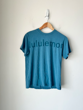 Load image into Gallery viewer, Lululemon Athletic Top Size Medium
