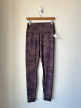 Load image into Gallery viewer, Alo Athletic Pants Size Large
