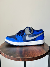 Load image into Gallery viewer, Nike Womens Athletic Shoes Womens 8.5
