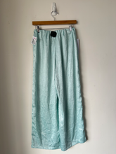 Load image into Gallery viewer, Princess Polly WB Pants Size Small
