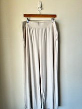 Load image into Gallery viewer, American Eagle Athletic Pants Size Extra Large
