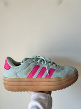 Load image into Gallery viewer, Adidas Womens Athletic Shoes Womens 7.5
