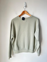 Load image into Gallery viewer, American Eagle Sweatshirt Size Medium
