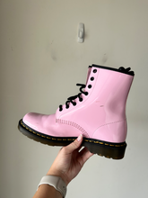 Load image into Gallery viewer, Dr Martens Boots Womens 9
