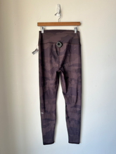 Load image into Gallery viewer, Alo Athletic Pants Size Large
