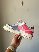 Load image into Gallery viewer, Nike Casual Shoes Womens 8
