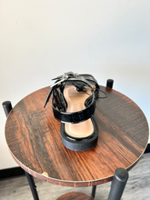 Load image into Gallery viewer, Bamboo Sandals Womens 9

