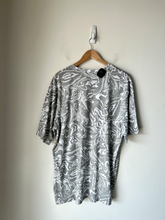 Load image into Gallery viewer, Champion T-shirt Size Extra Large
