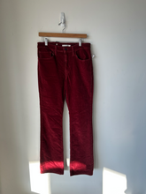 Load image into Gallery viewer, Levi Pants Size 9/10 (30)
