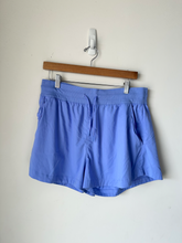 Load image into Gallery viewer, North Face Athletic Shorts Size Large
