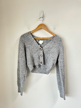 Load image into Gallery viewer, H &amp; M Sweater Size Medium
