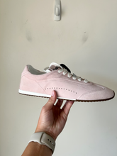 Load image into Gallery viewer, Casual Shoes 10
