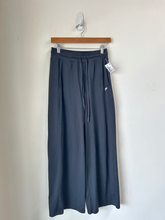 Load image into Gallery viewer, Fabletics Athletic Pants Size Small
