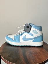 Load image into Gallery viewer, Jordan Womens Athletic Shoes Womens 8
