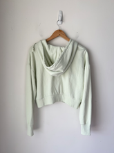 Load image into Gallery viewer, Levi Sweatshirt Size Small
