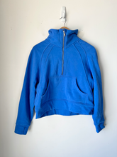 Load image into Gallery viewer, Sweatshirt Size Medium
