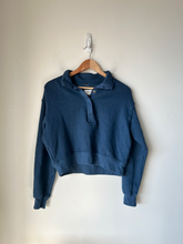 Load image into Gallery viewer, American Eagle Sweatshirt Size Extra Small
