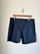 Load image into Gallery viewer, Lululemon Shorts Size 36
