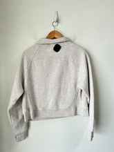 Load image into Gallery viewer, Danskin Sweatshirt Size Medium
