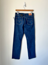 Load image into Gallery viewer, Levi Denim Size 5/6 (28)
