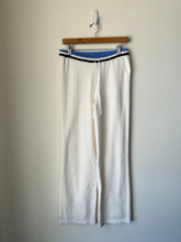 Load image into Gallery viewer, No Boundaries Pants Size Small
