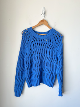 Load image into Gallery viewer, American Eagle Sweater Size Medium
