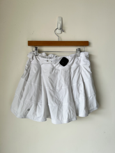 Load image into Gallery viewer, Lululemon Athletic Shorts Size 9/10
