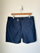 Load image into Gallery viewer, Lululemon Shorts Size 36
